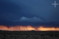 Lluvia en el Altiplano (Puna) andino, provincia de Jujuy, Argentina