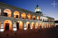 El 'Cabildo', edificio colonial, en la Plaza 9 de Julio, Salta, Argentina