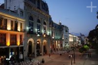 Edifícios no centro histórico de Salta (Plaza 9 de Julio), Argentina