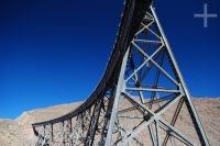 El viaducto La Polvorilla (Tren a las Nubes), provincia de Salta, Altiplano andino, Argentina