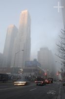 A rua Bloor, neblina matinal, Toronto, Ontario, Canadá