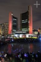 O festival 'Cavalcade of Lights', na praça Nathan Phillips, Toronto, Ontario, Canadá
