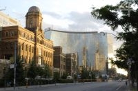 A rua College, Toronto, Ontario, Canadá