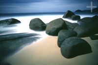 Ensaio: INFINITOS INSTANTES. Longa exposição noturna. Praia de Trindade, RJ, Brasil