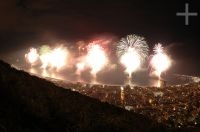 Fogos de artifício na praia de Copacabana, noite de 31 de dezembro de 2005, Rio de Janeiro, Brasil