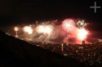 Fogos de artifício na praia de Copacabana, noite de 31 de dezembro de 2005, Rio de Janeiro, Brasil