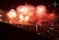 Fogos de artifício na praia de Copacabana, noite de 31 de dezembro de 2005, Rio de Janeiro, Brasil