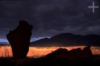 A Quebrada de Cafayate ao anoitecer, Salta, Argentina